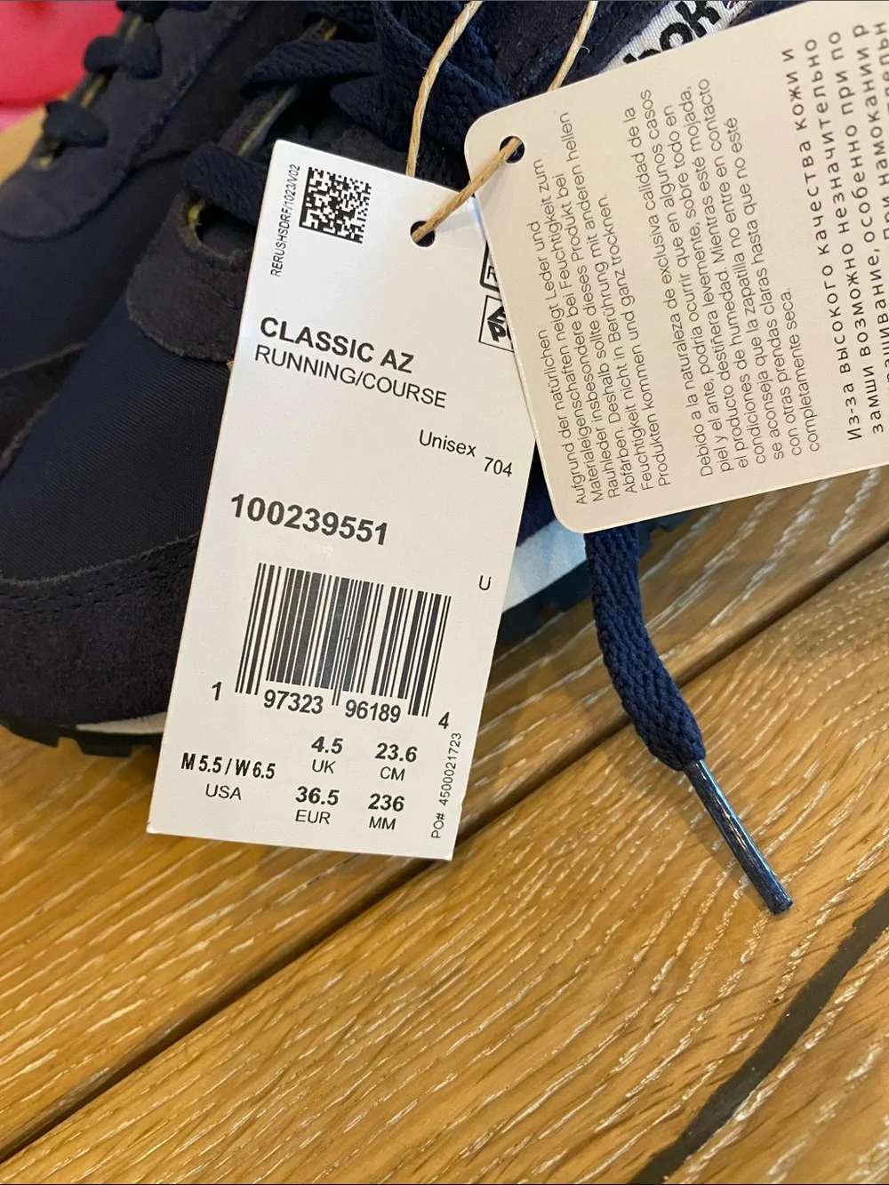 NWT reebok Unisex Navy Sneakers